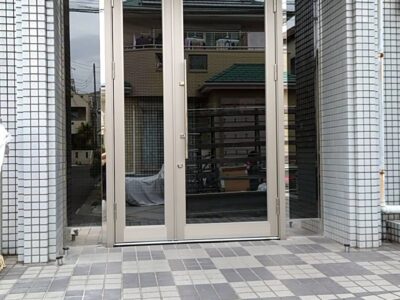 厚木市　施設出入口ドア交換工事